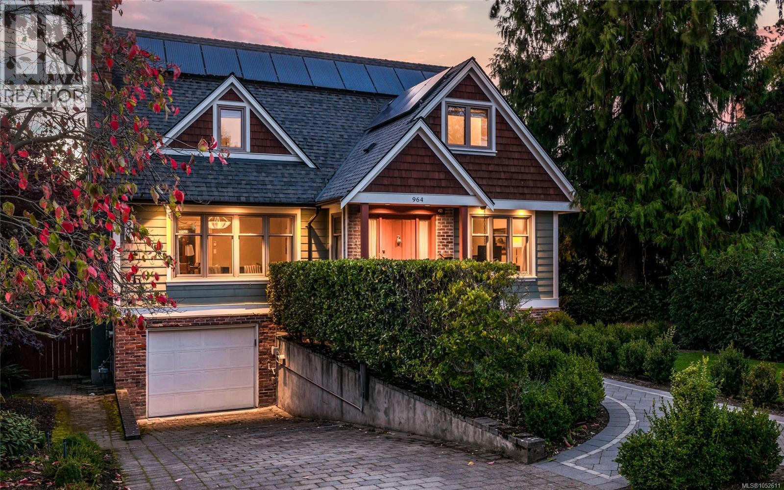  964 Newport Avenue, Oak Bay