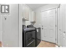 Foyer - 3158 37th Street W, Saskatoon, SK S7L7C8 Photo 6