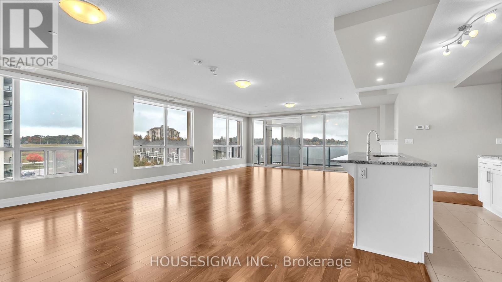 260 Villagewalk Unit 505 photo 4