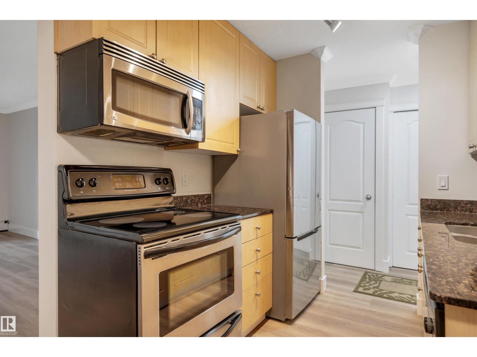 #006 10520 80 AV NW, Edmonton — photo 10