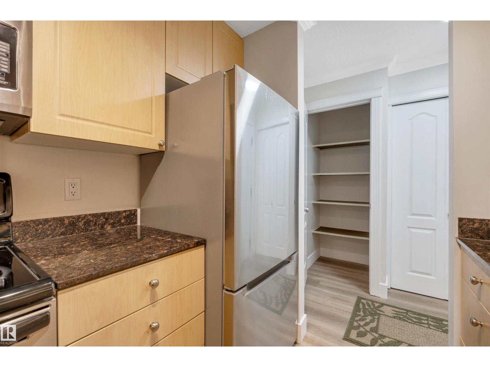 #006 10520 80 AV NW, Edmonton — photo 11