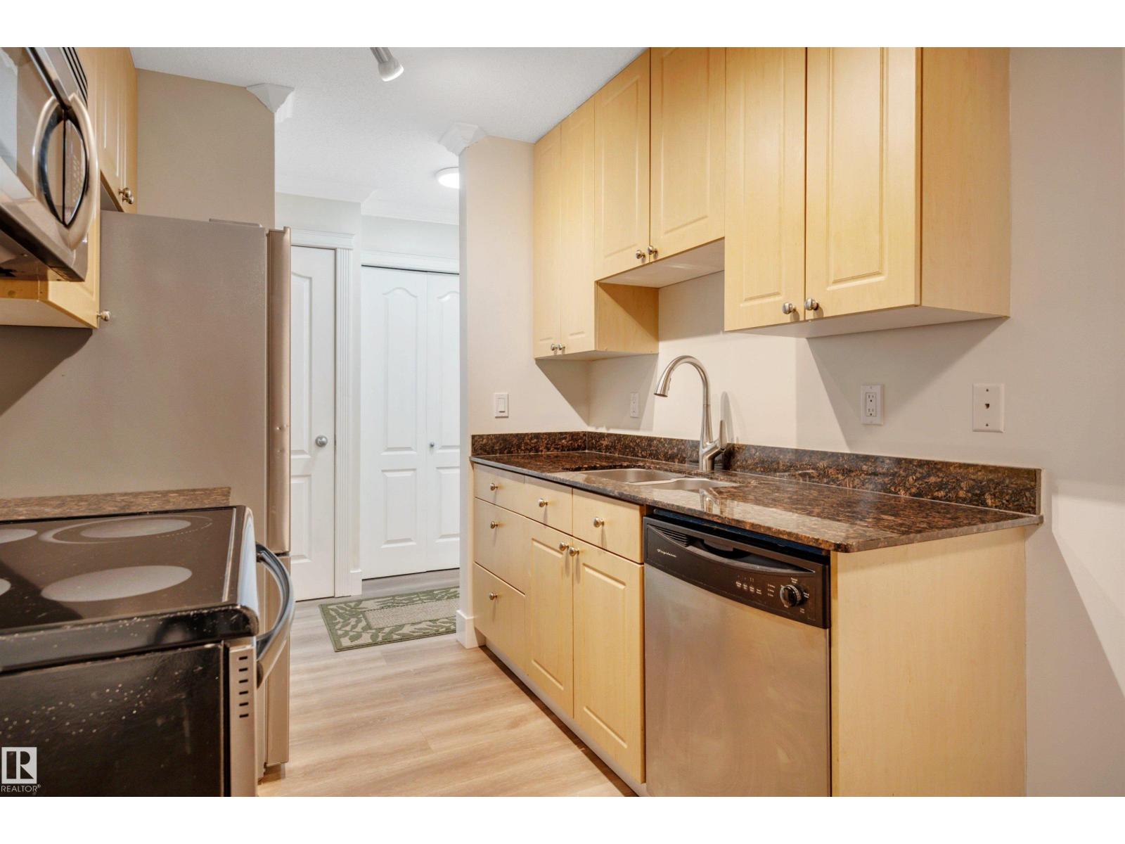 #006 10520 80 AV NW, Edmonton — photo 12
