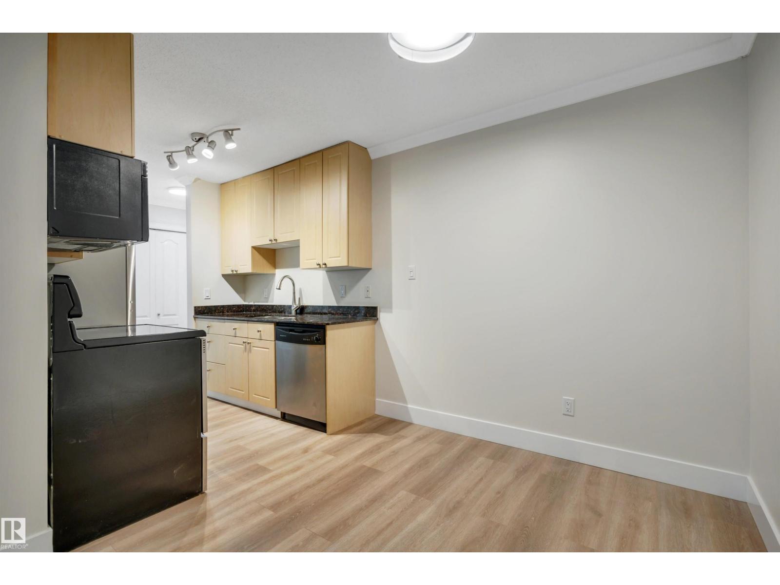 #006 10520 80 AV NW, Edmonton — photo 13