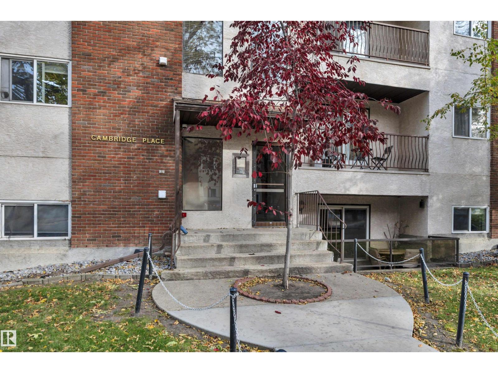 #006 10520 80 AV NW, Edmonton — photo 3