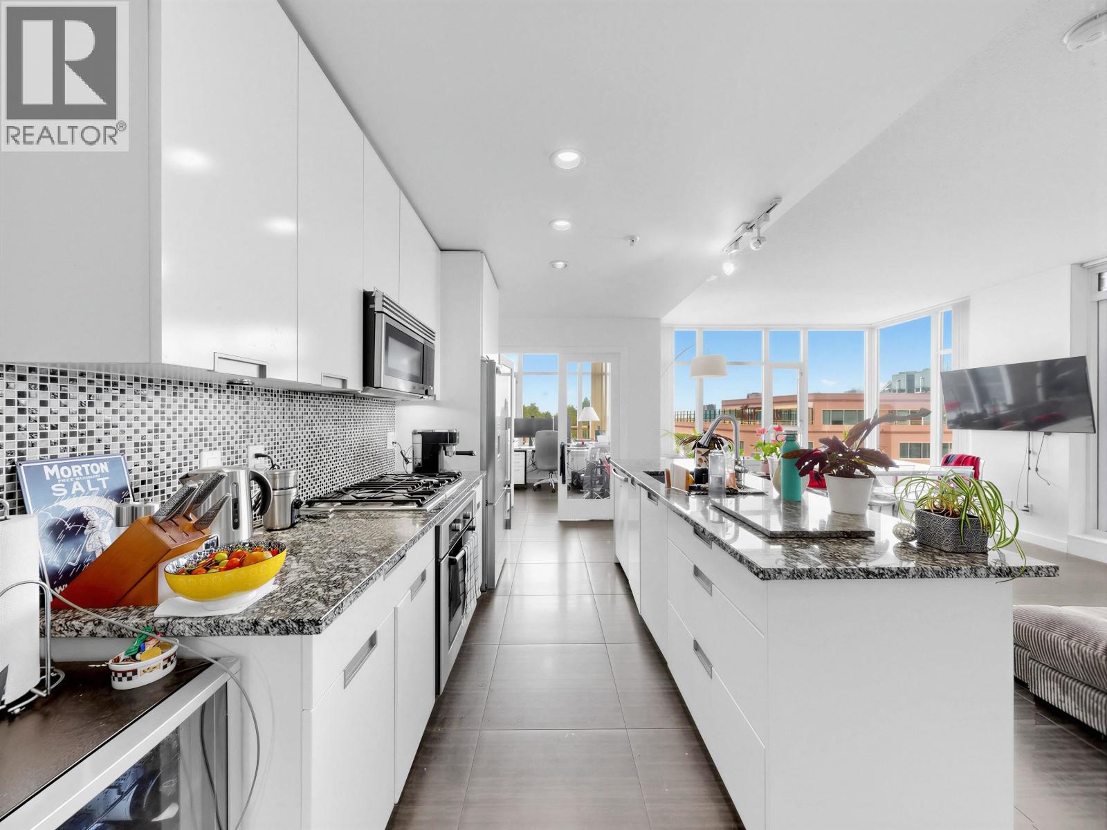 Photo of 865 2080 W BROADWAY 2