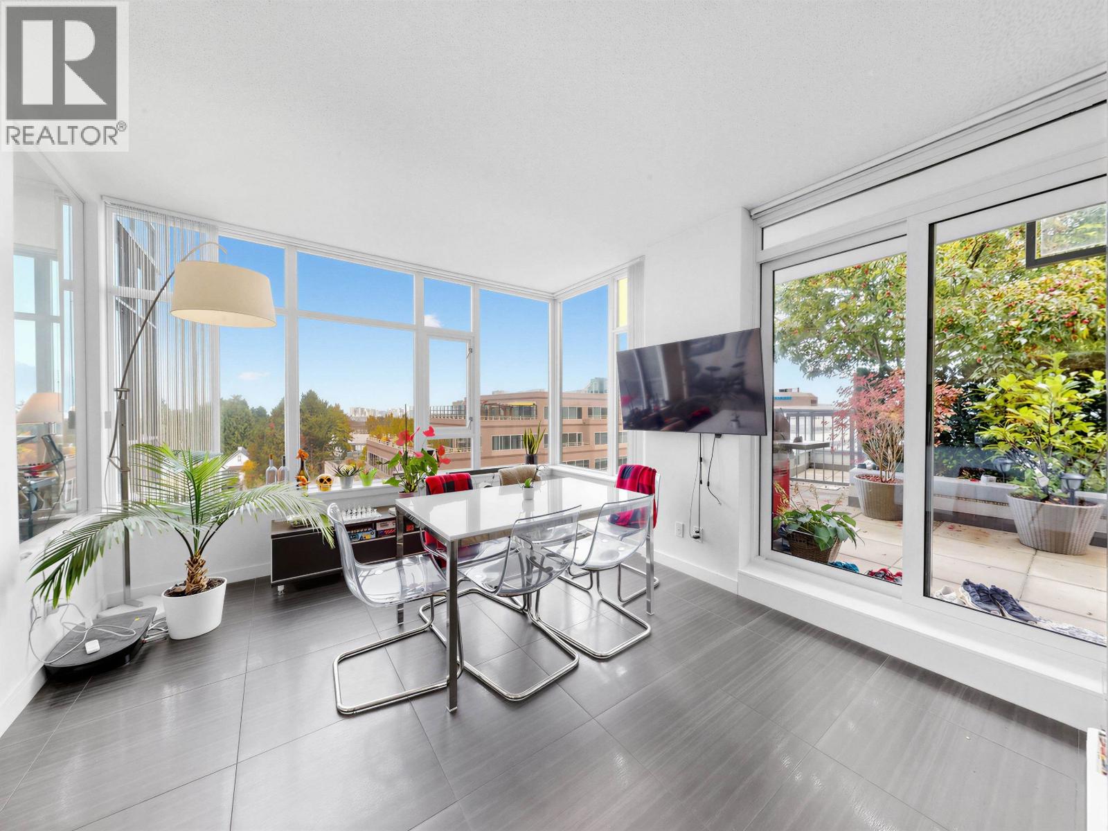 Photo of 865 2080 W BROADWAY 8