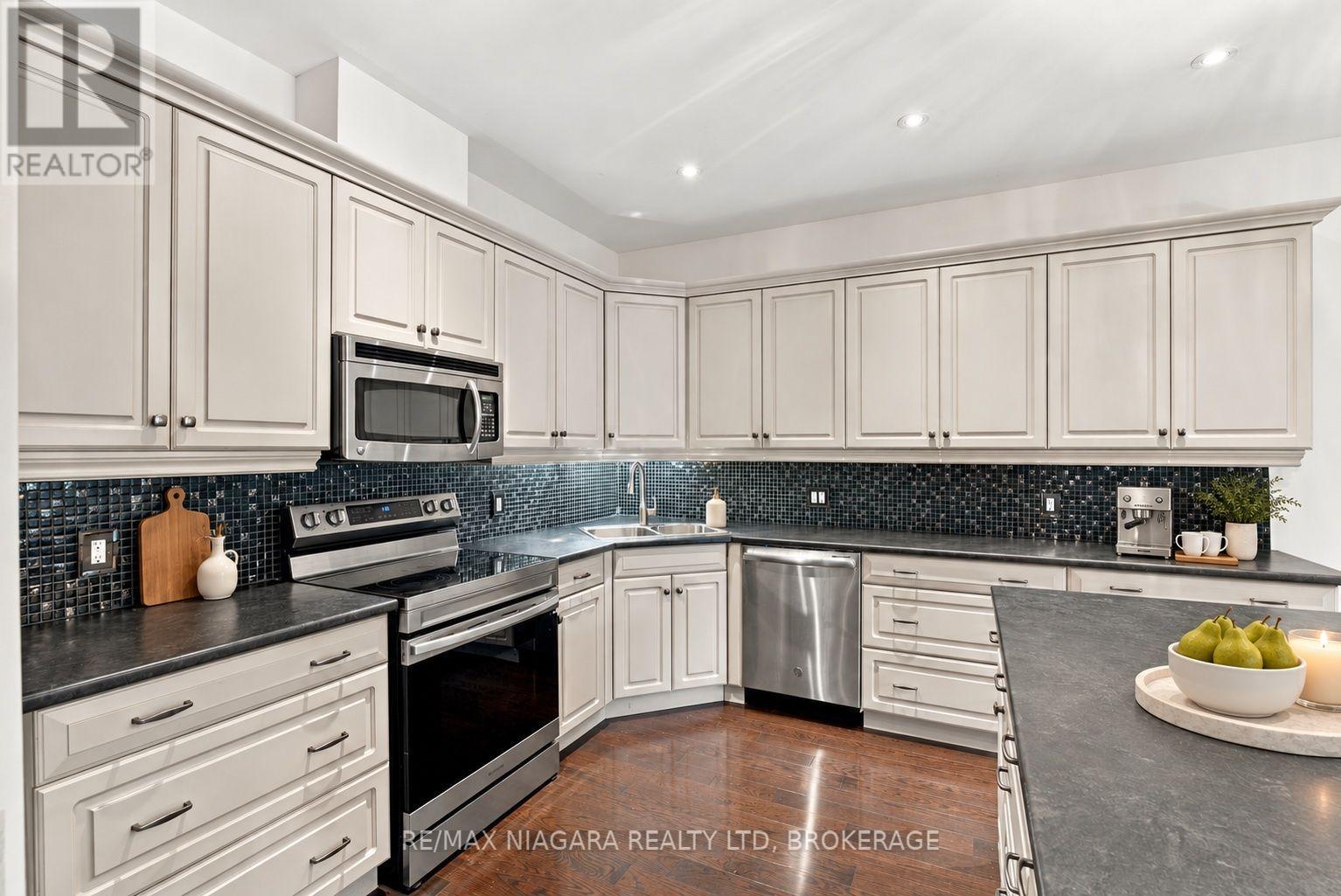 3 HILLSIDE DRIVE - 21