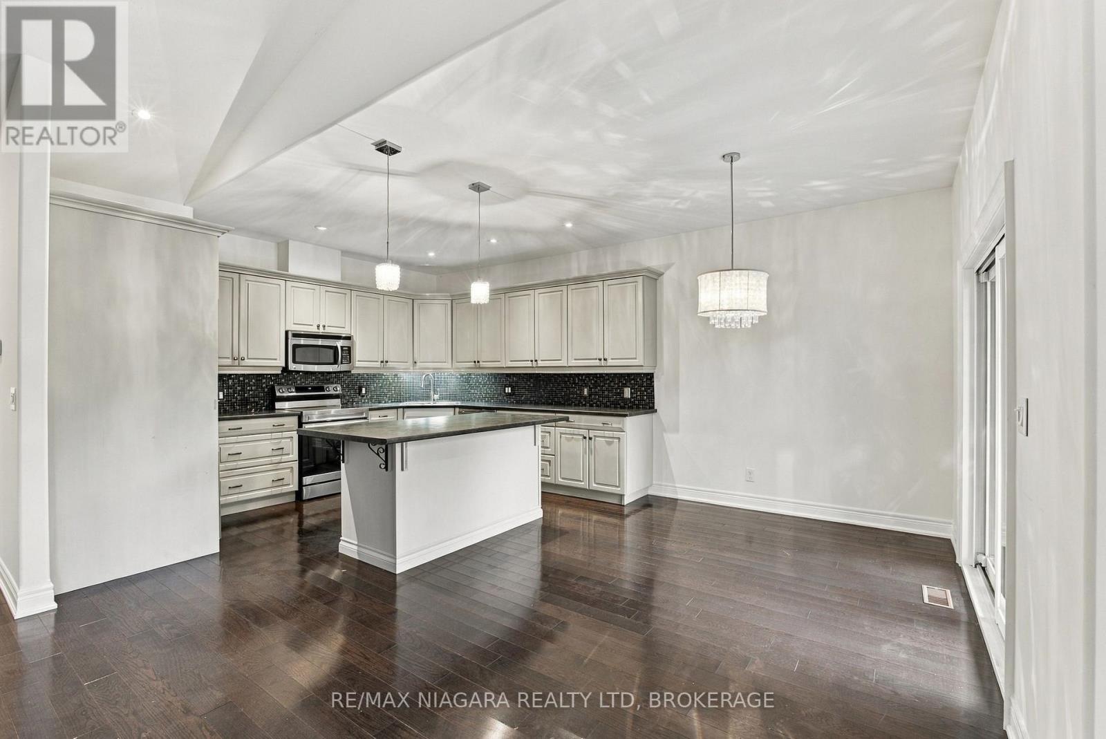 3 HILLSIDE DRIVE - 22
