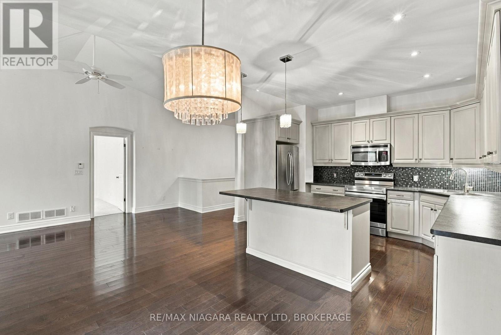 3 HILLSIDE DRIVE - 23