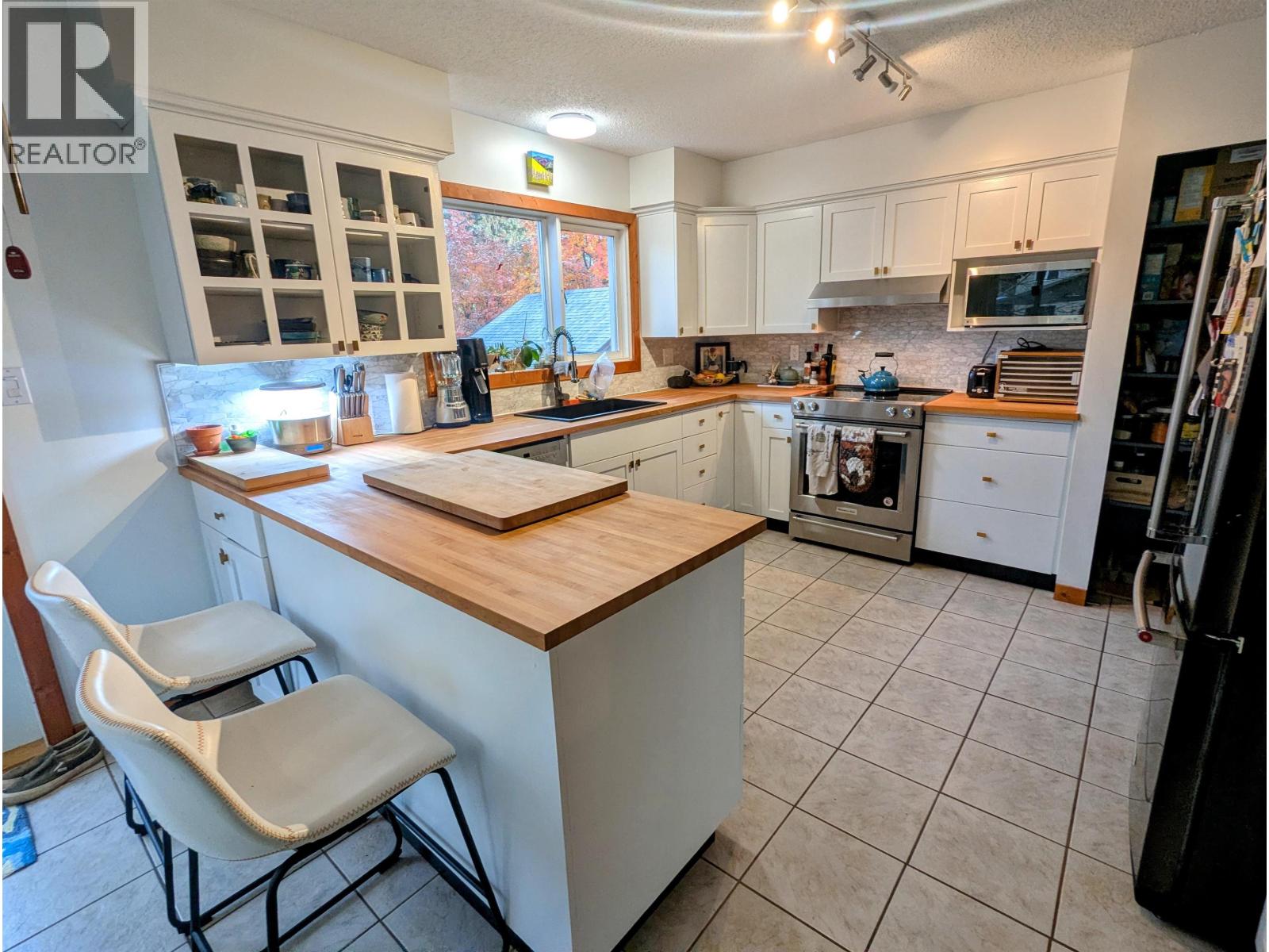 4256 BROADWAY AVENUE - 13