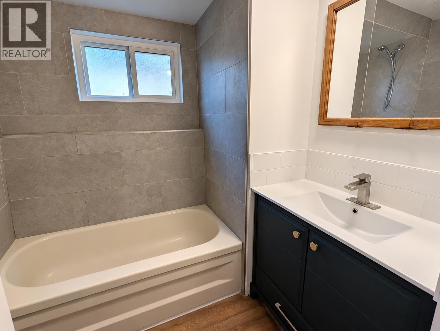 4256 BROADWAY Avenue, Smithers
