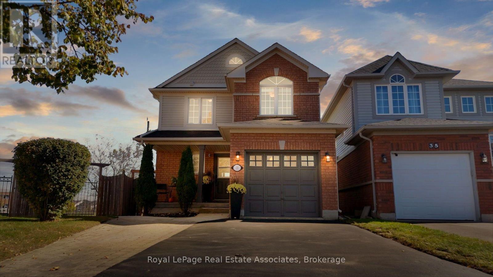 31 Crockett Place, Clarington, ON photo 2