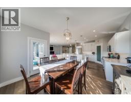 Foyer - 2440 Mcbride Street, Trail, BC V1R3A6 Photo 12