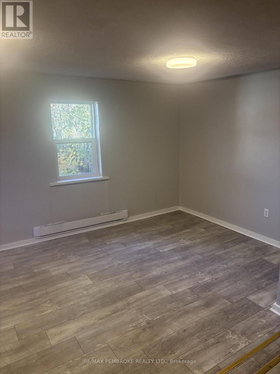 3 Bed, 2 Bath House for Sale in Pembroke – 371 MILLER STREET, Pembroke – MLS# X14099032 - Image 6
