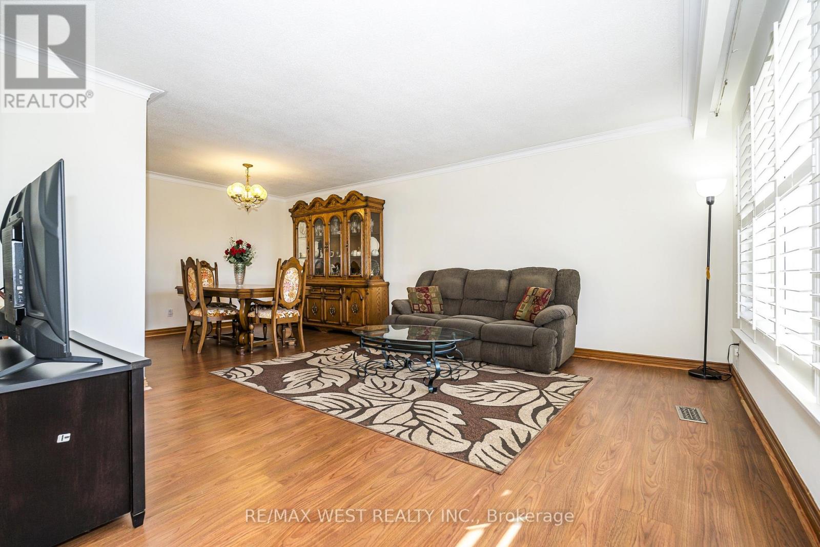 112 Harris Crescent, Vaughan, ON photo 3