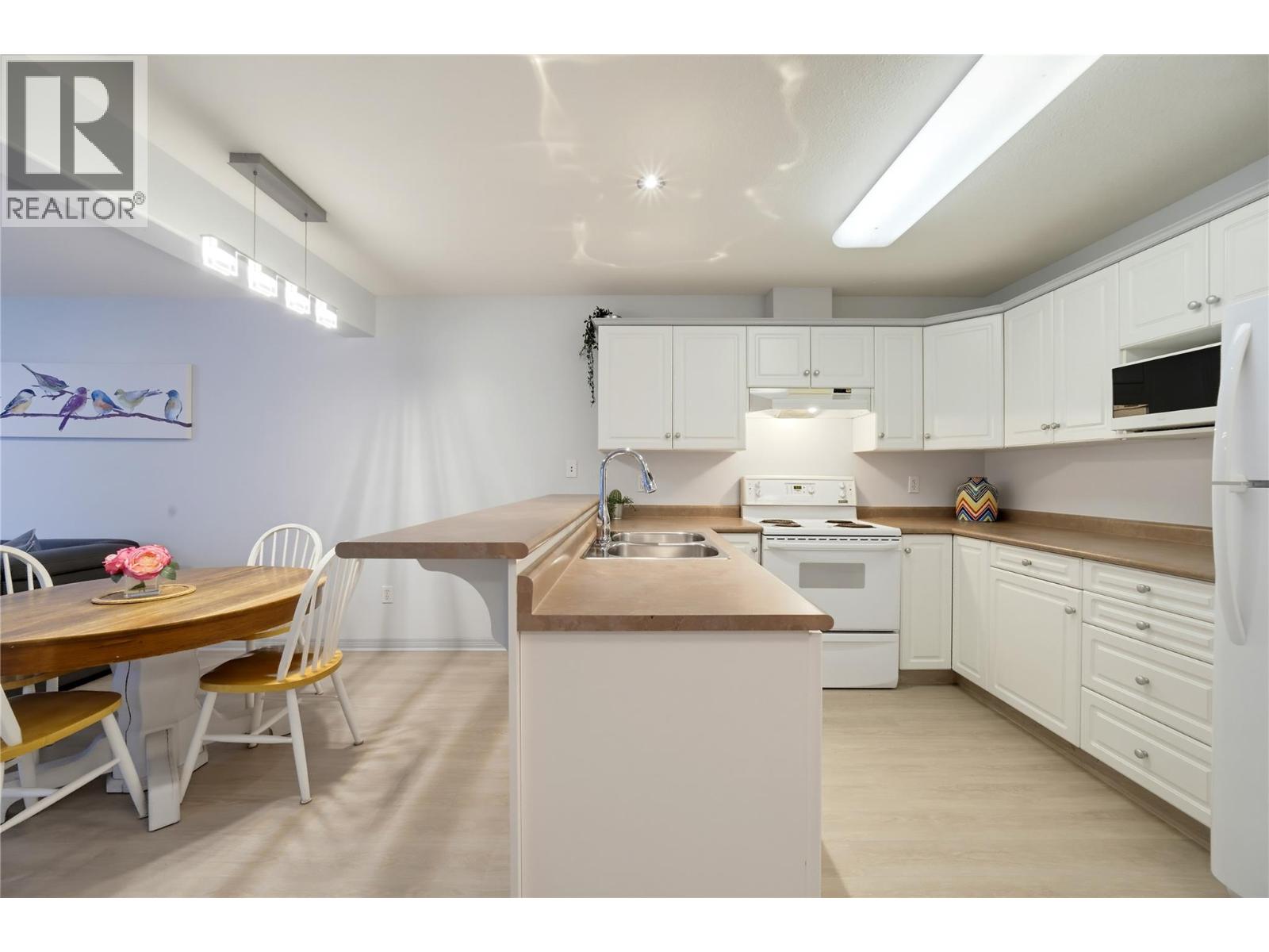 #114 1002 Riverside Avenue - 17