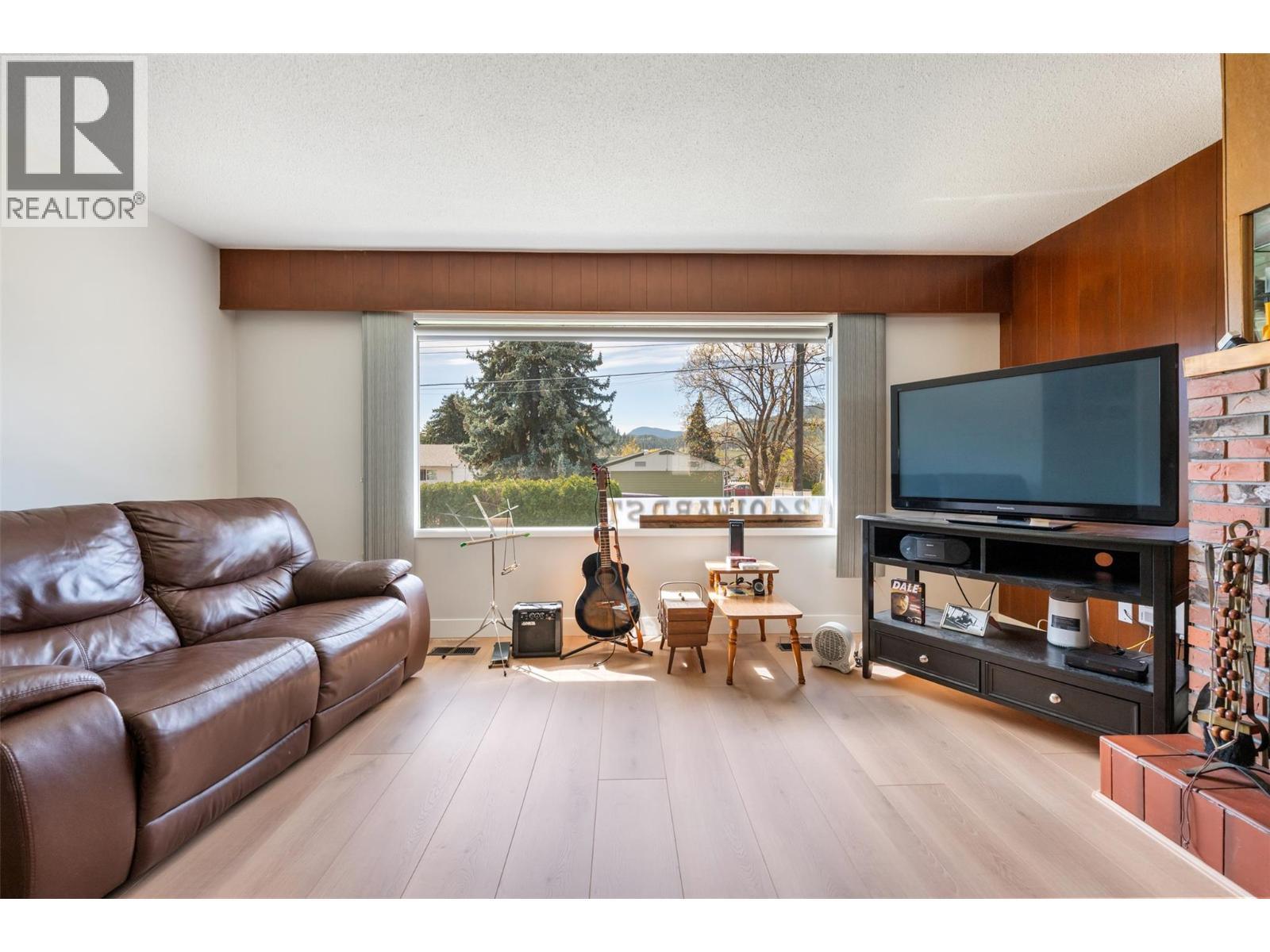 12401 Ward Street, Summerland