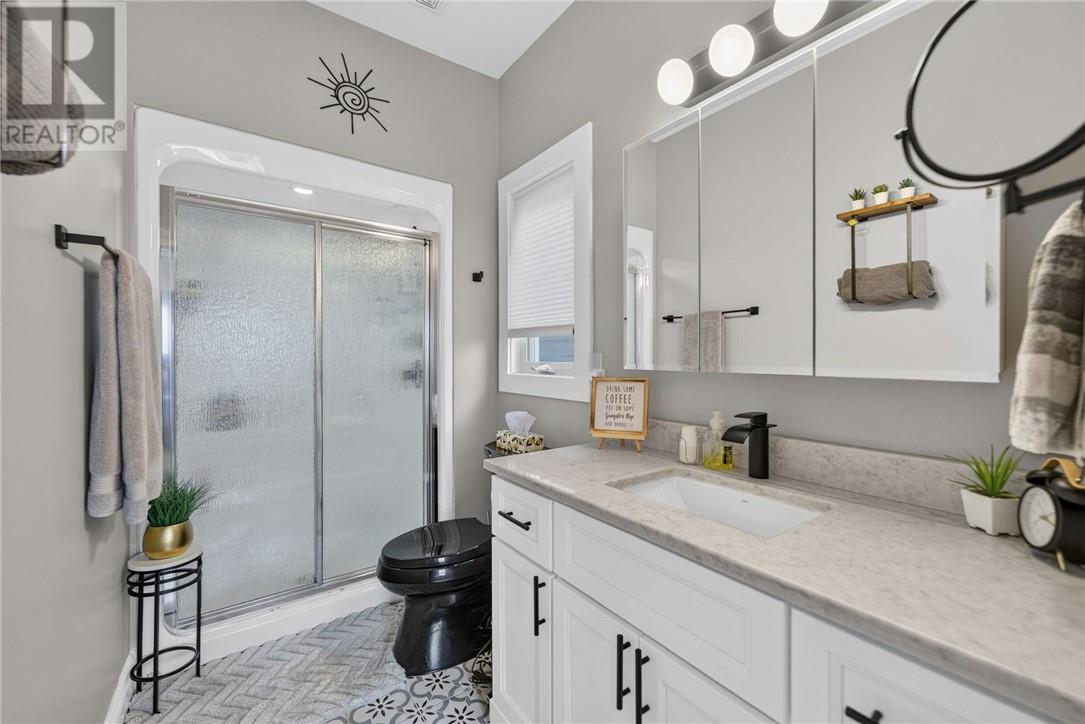 11 Kingsview Drive - 36