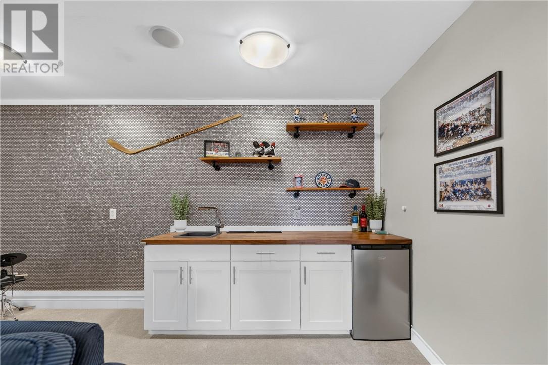 11 Kingsview Drive - 44