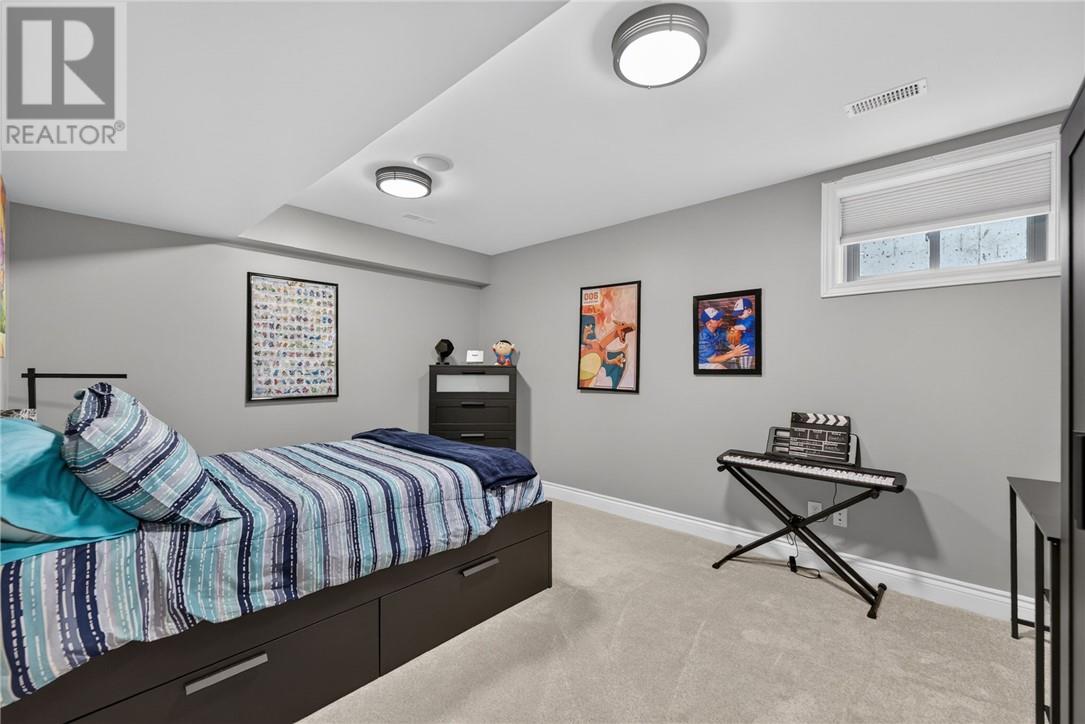 11 Kingsview Drive - 50
