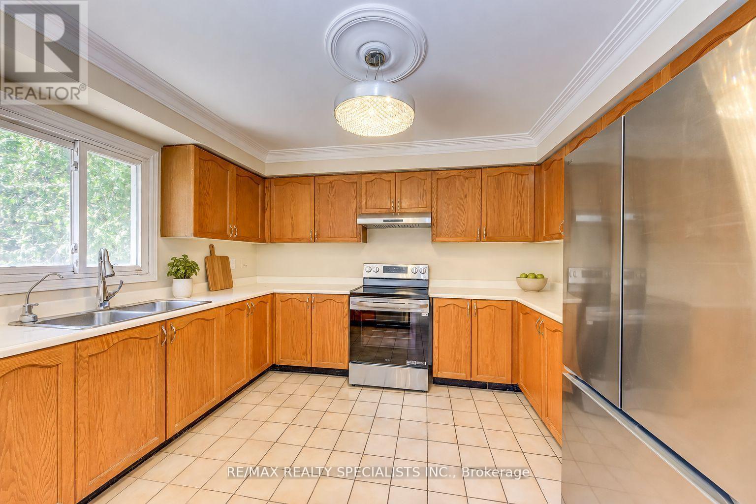 102 Sunforest Drive, Brampton, ON photo 18