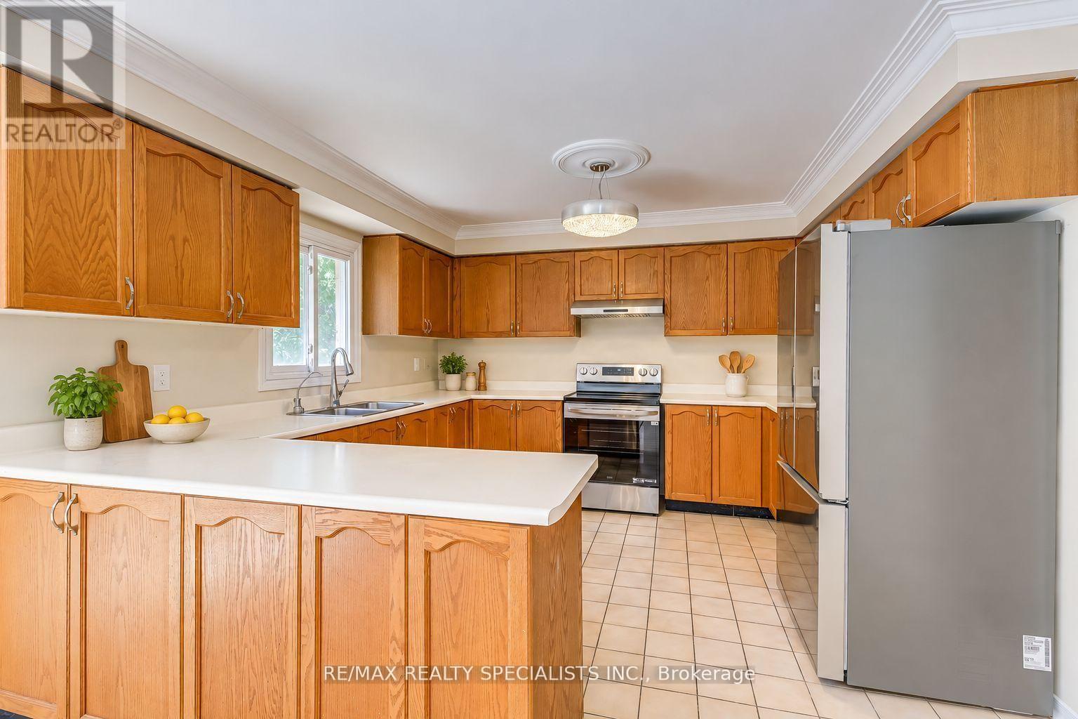 102 Sunforest Drive, Brampton, ON photo 20