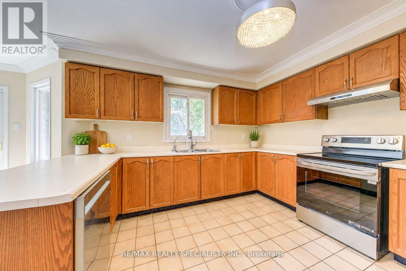 102 Sunforest Drive, Brampton, ON photo 21