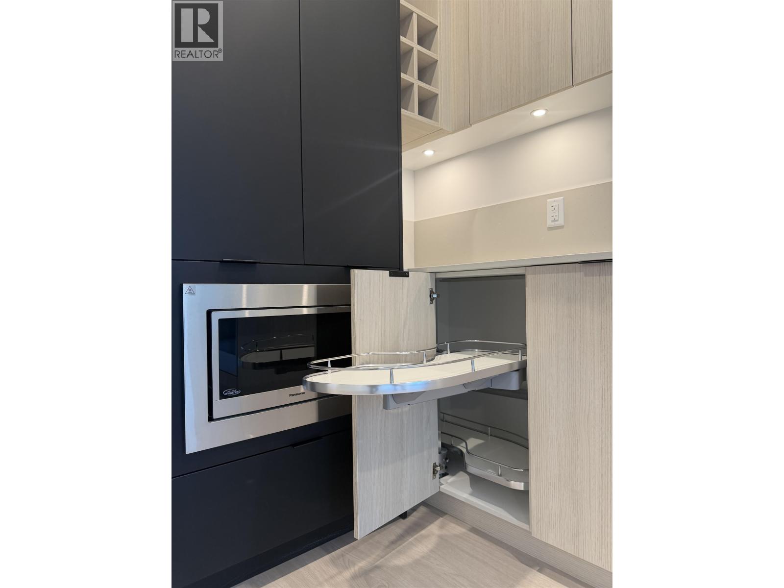 610 968 LYTTON STREET, North Vancouver - Image 1