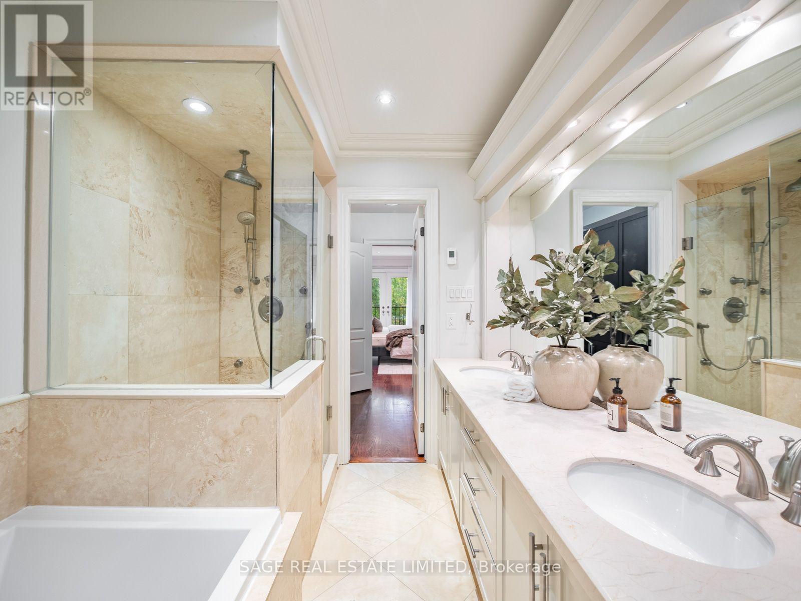 18A Sherwood Avenue, Toronto, ON photo 19