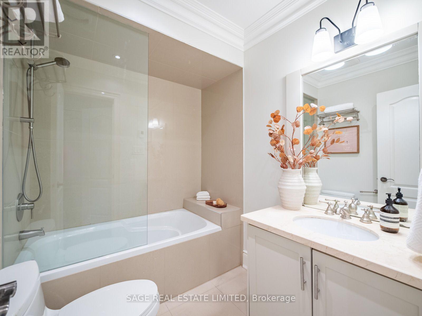 18A Sherwood Avenue, Toronto, ON photo 23