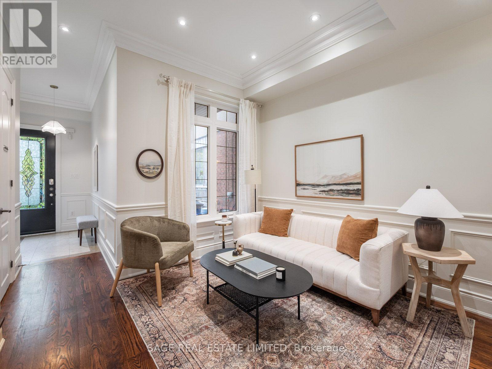 18A Sherwood Avenue, Toronto, ON photo 4