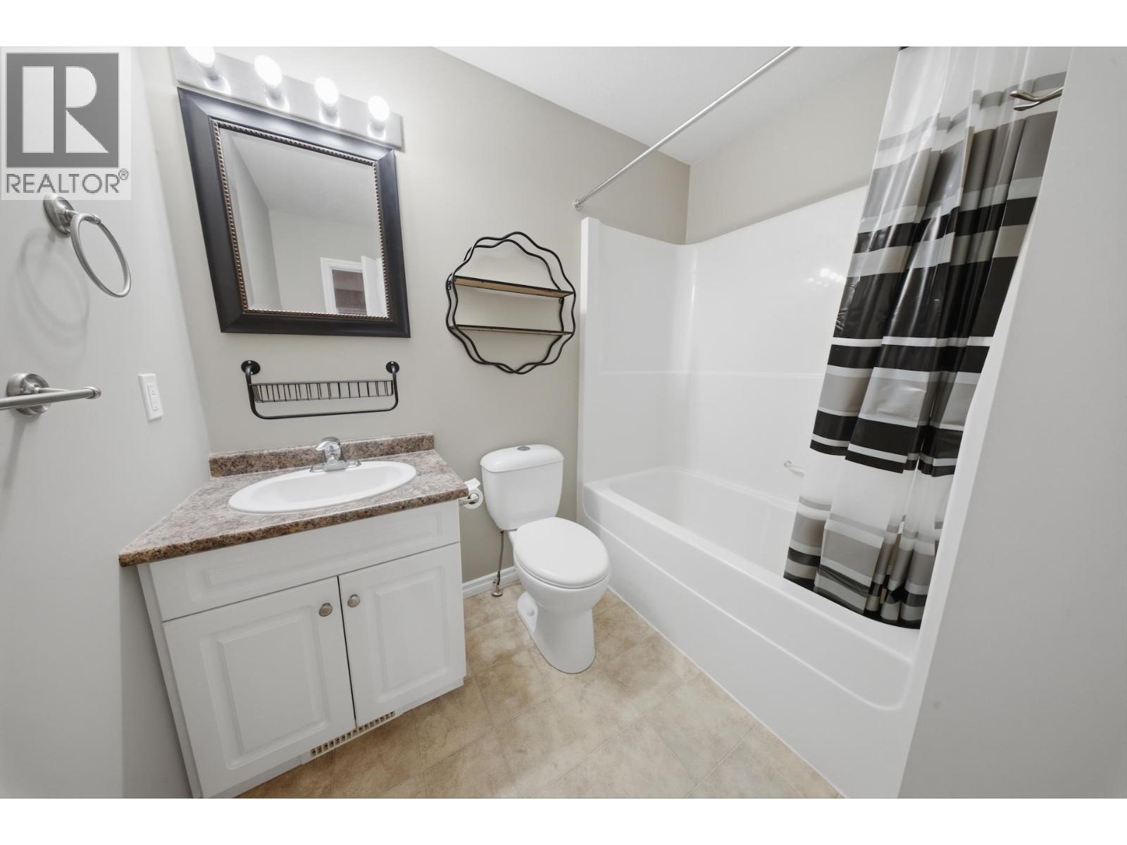 10249 102 AVENUE - 27