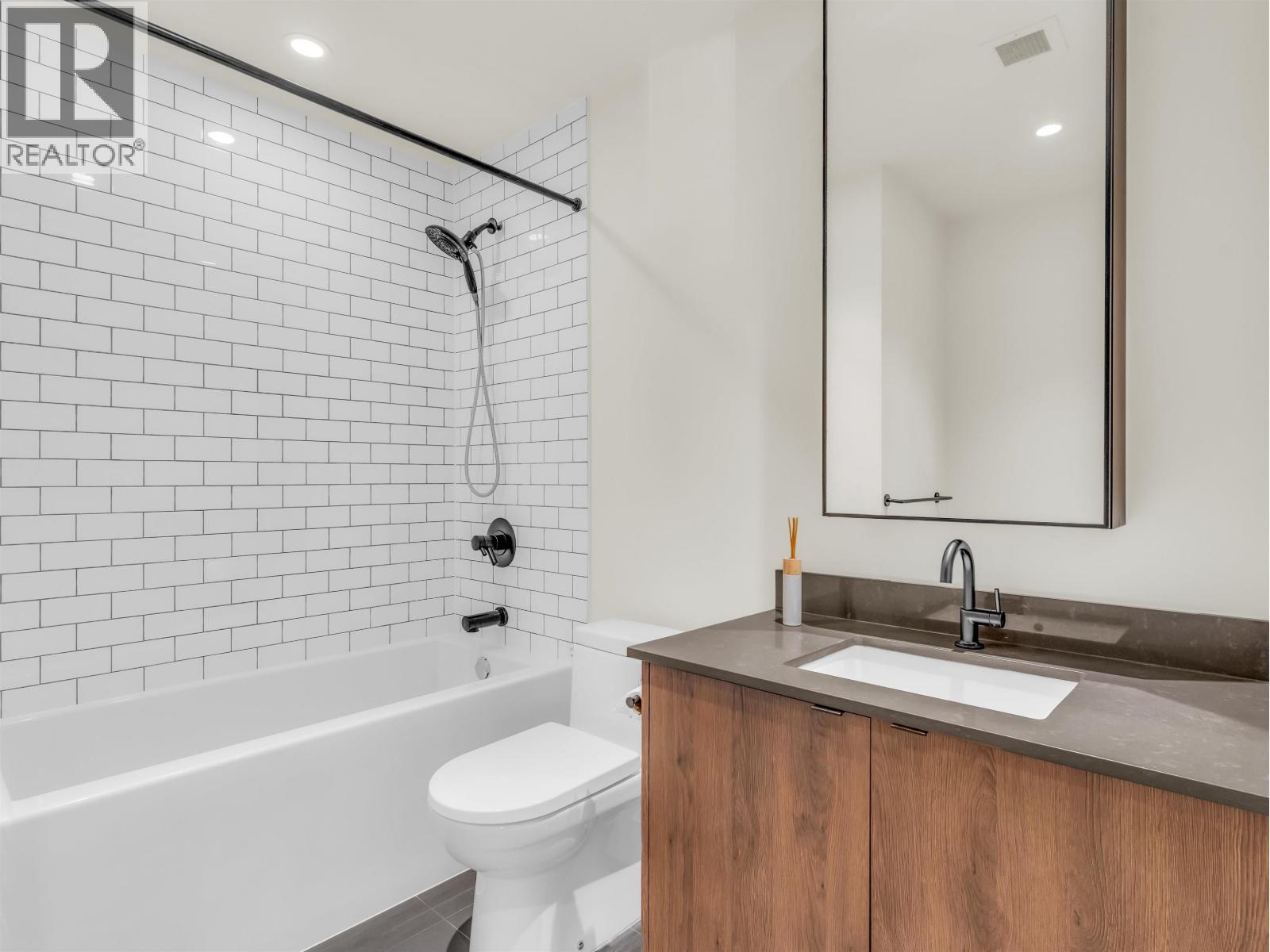 Photo of 407 83 MOODY STREET 30