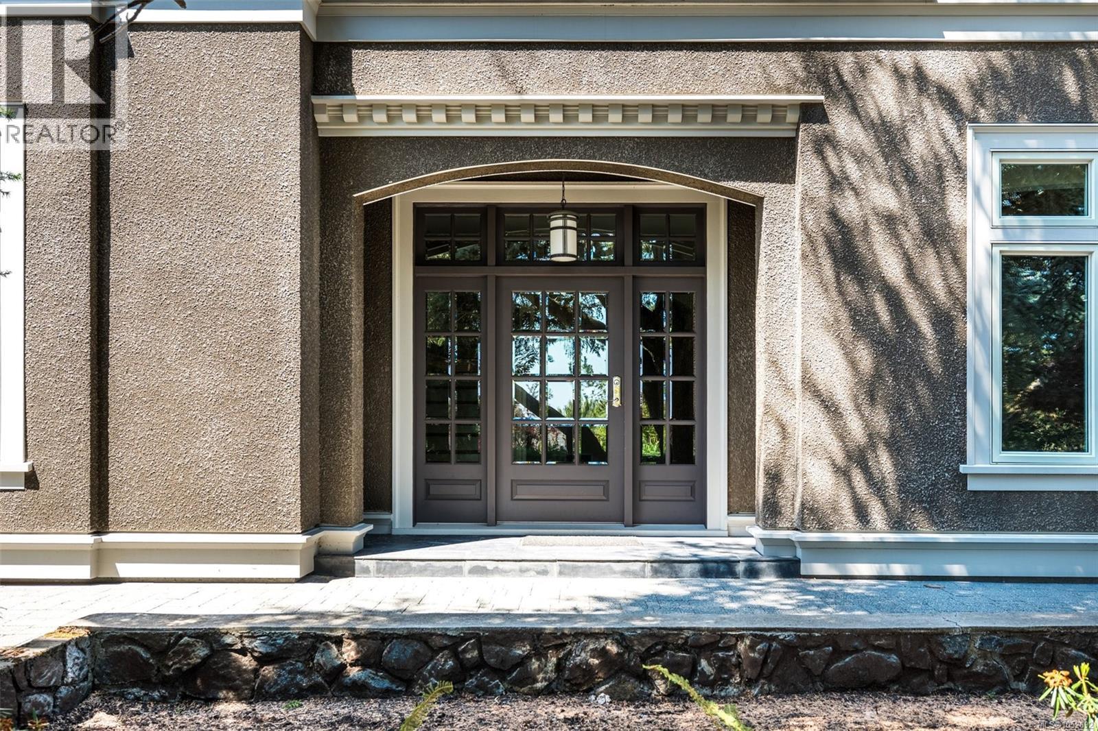  1568 Montgomery Avenue, Victoria