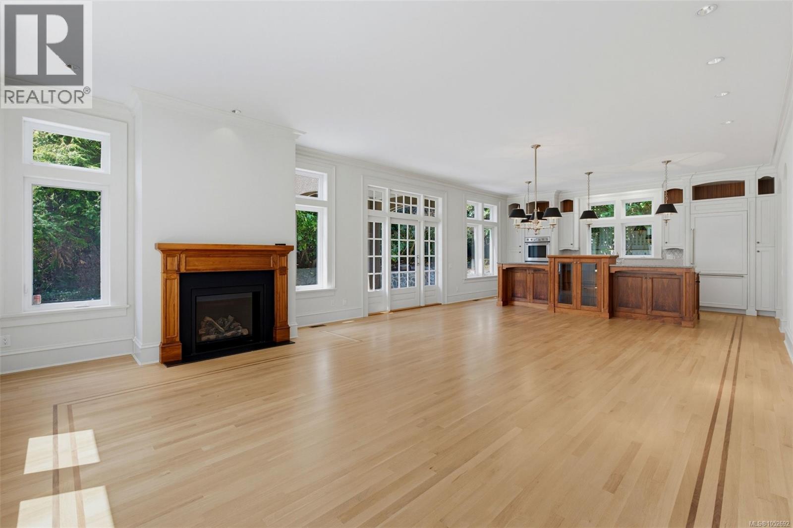 1568 Montgomery Ave - 9