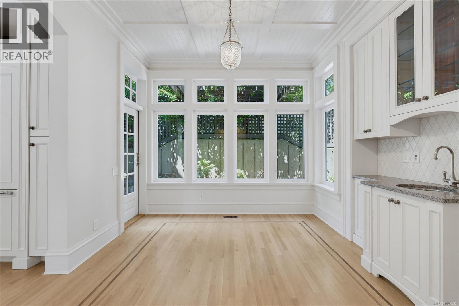  1568 Montgomery Avenue, Victoria