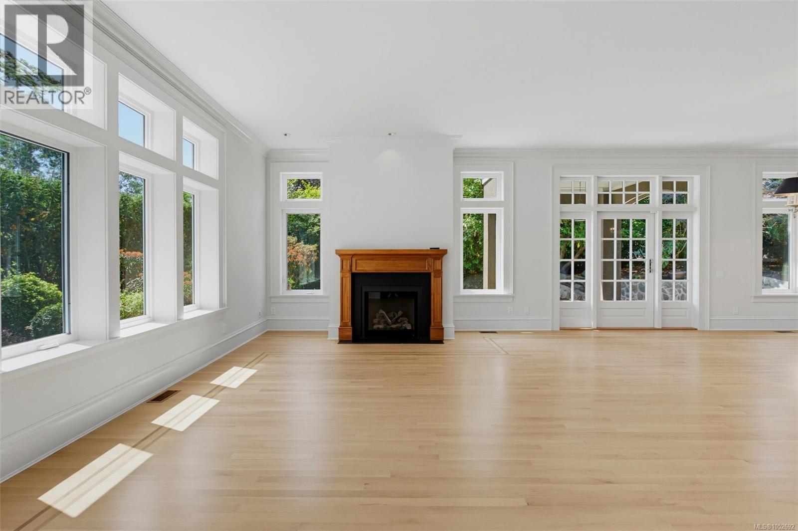 1568 Montgomery Ave - 6