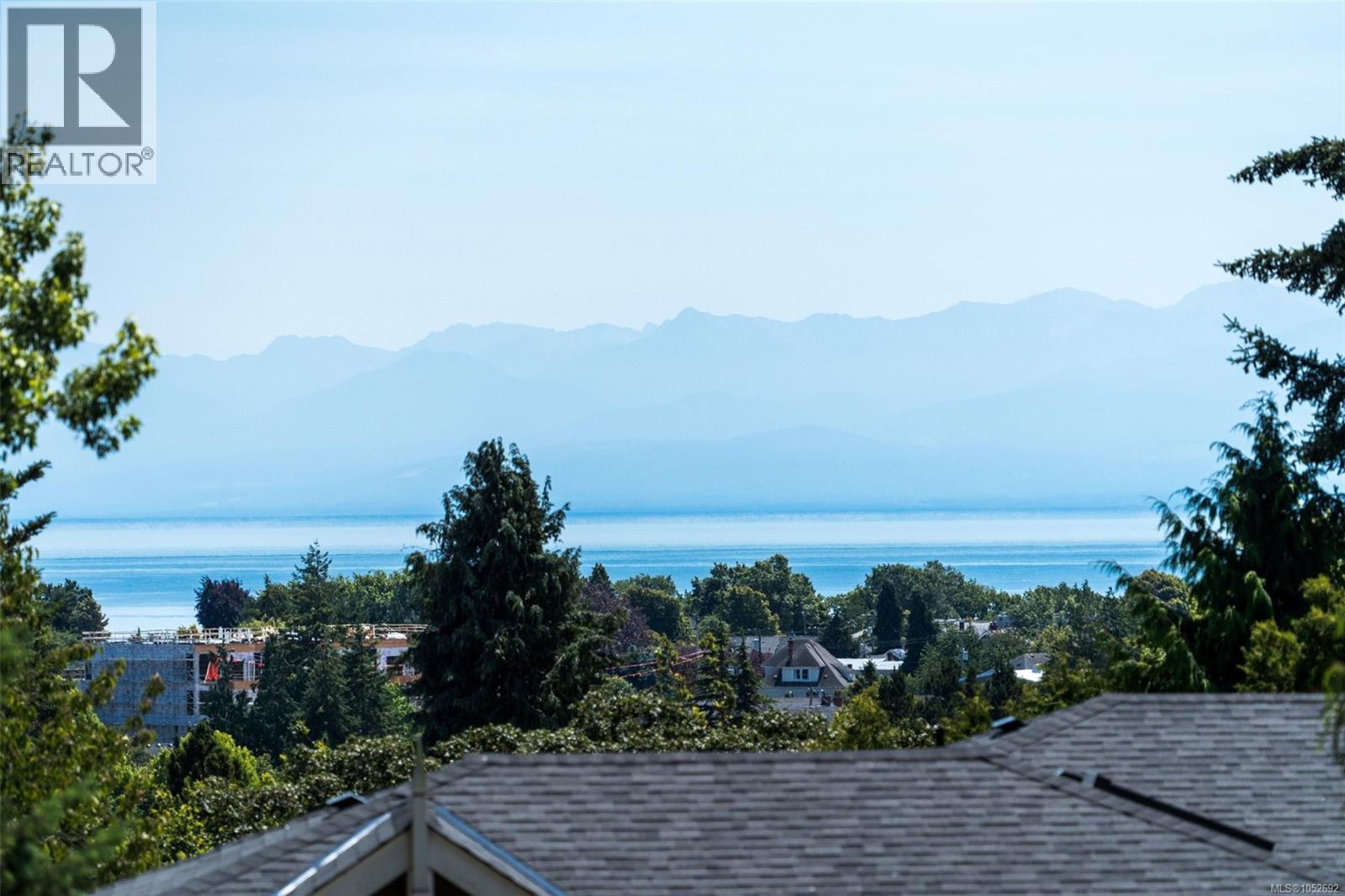  1568 Montgomery Avenue, Victoria
