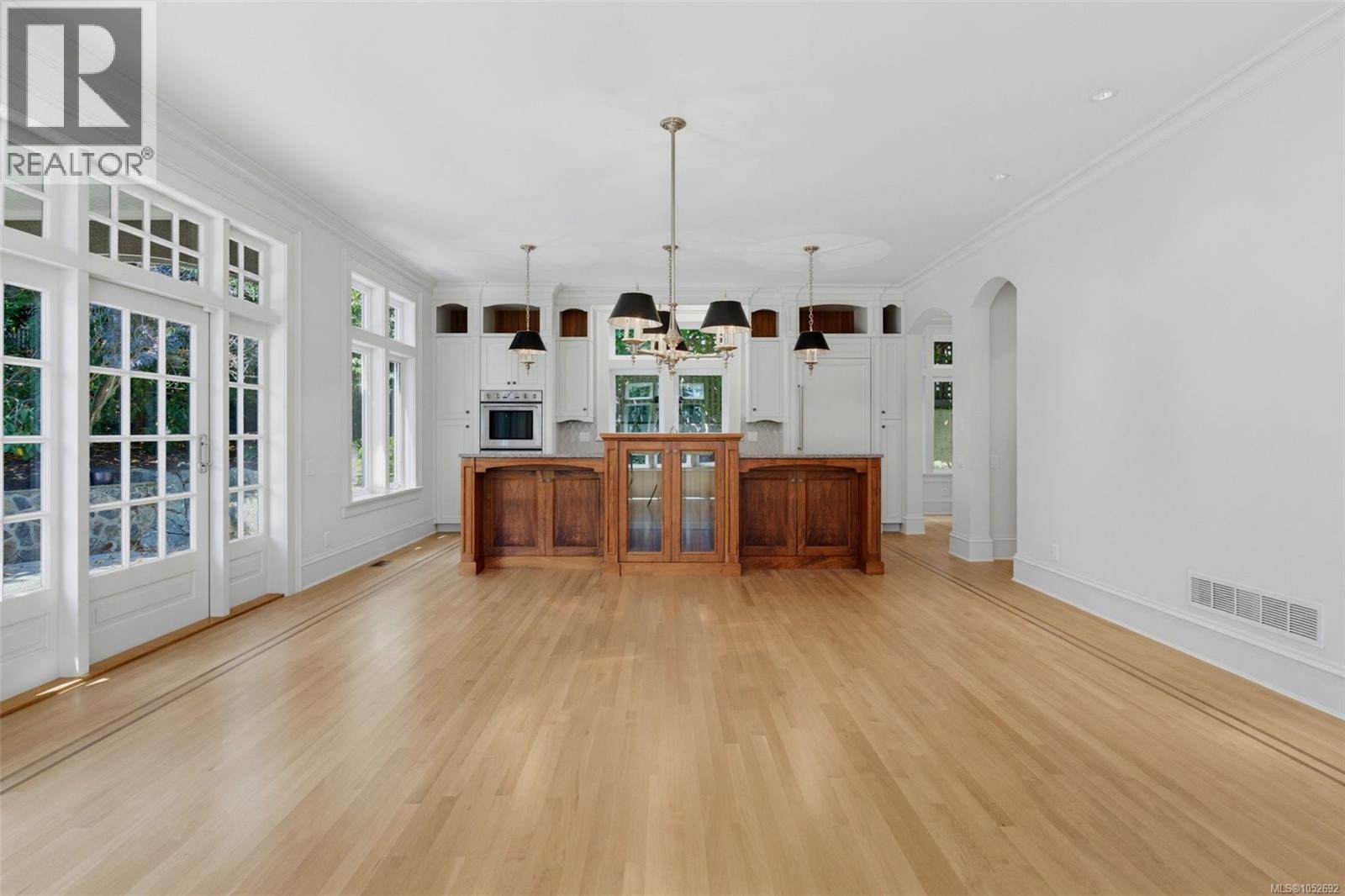  1568 Montgomery Avenue, Victoria