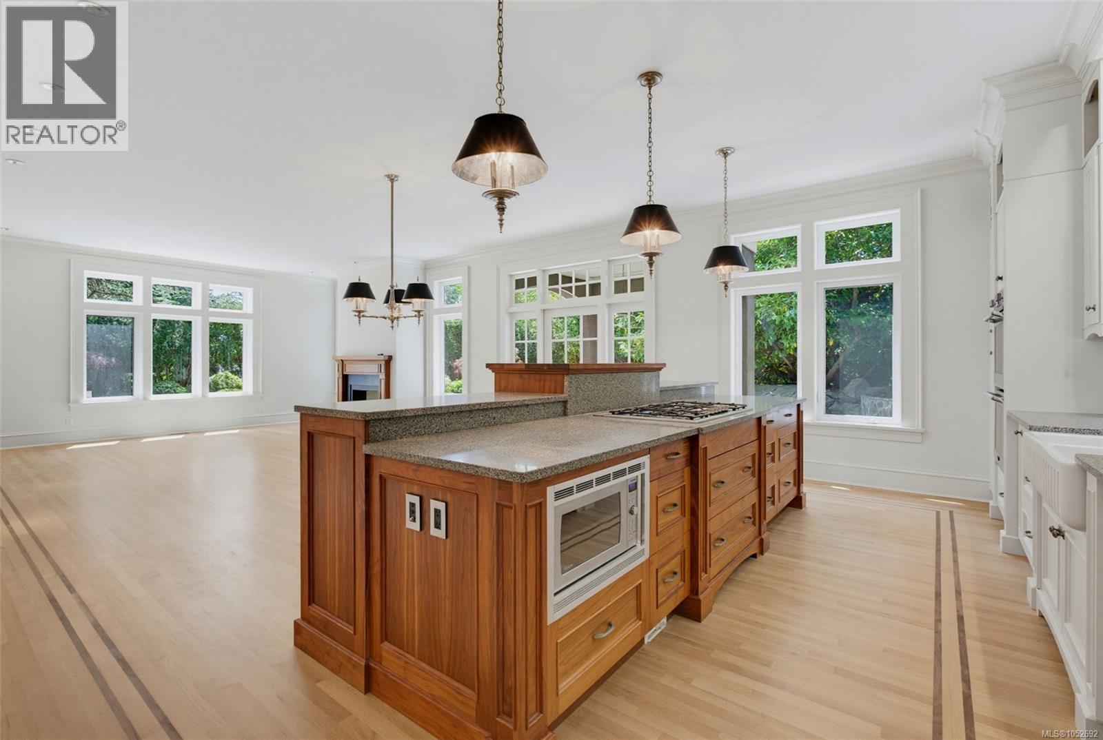 1568 Montgomery Ave - 14