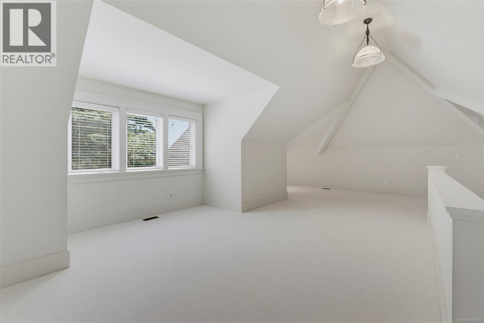 1568 Montgomery Ave - 49
