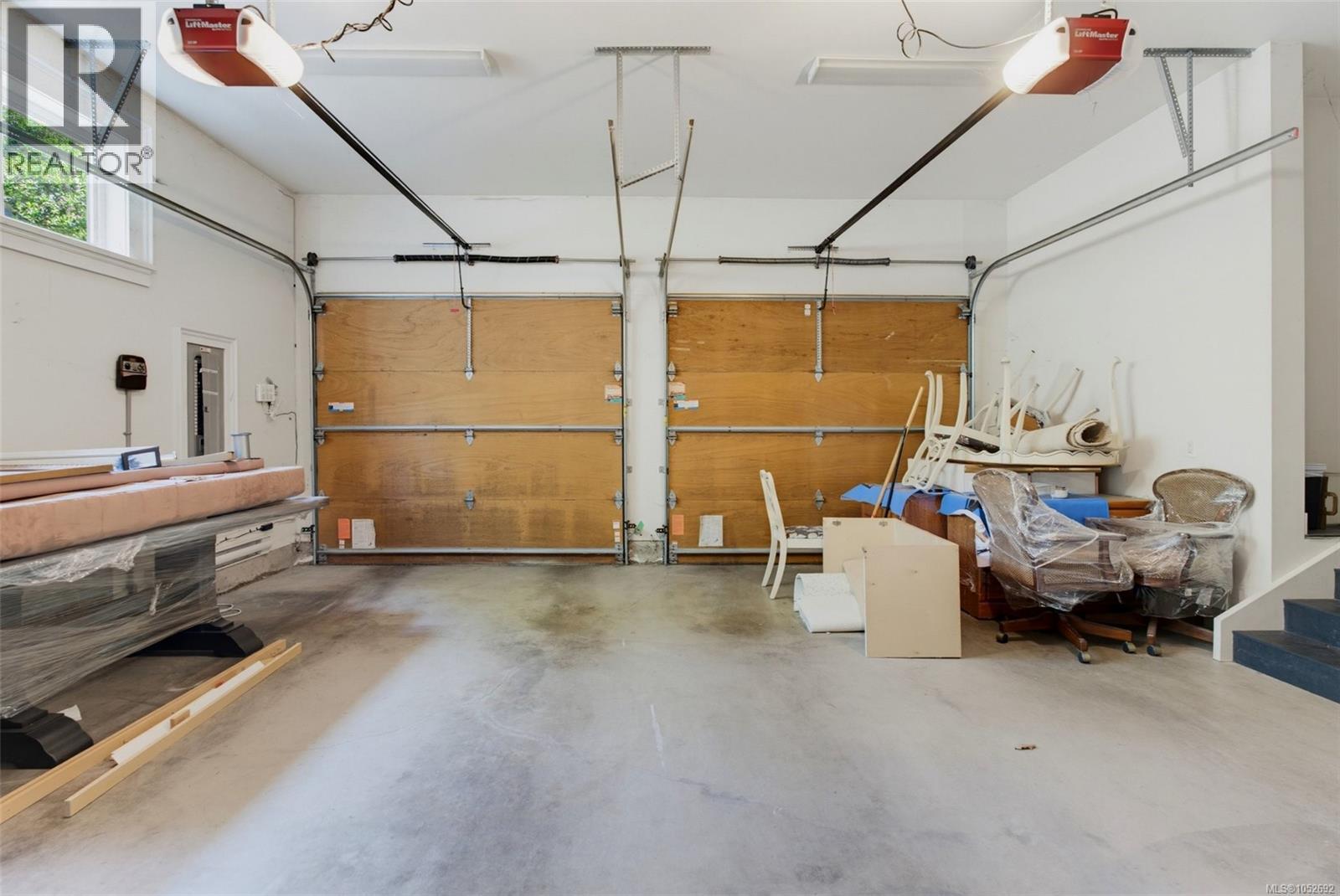 1568 Montgomery Ave - 52
