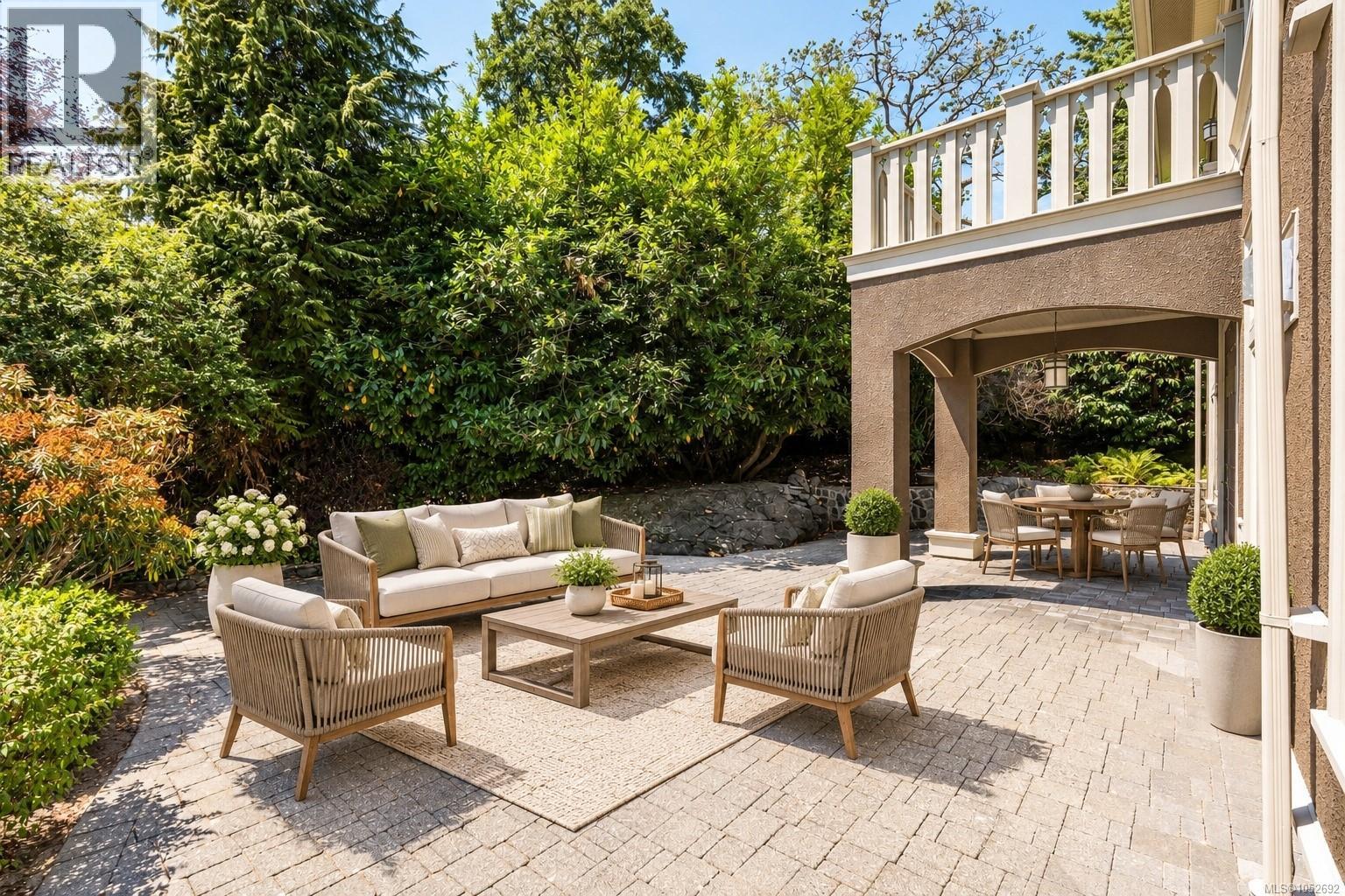 1568 Montgomery Ave - 24
