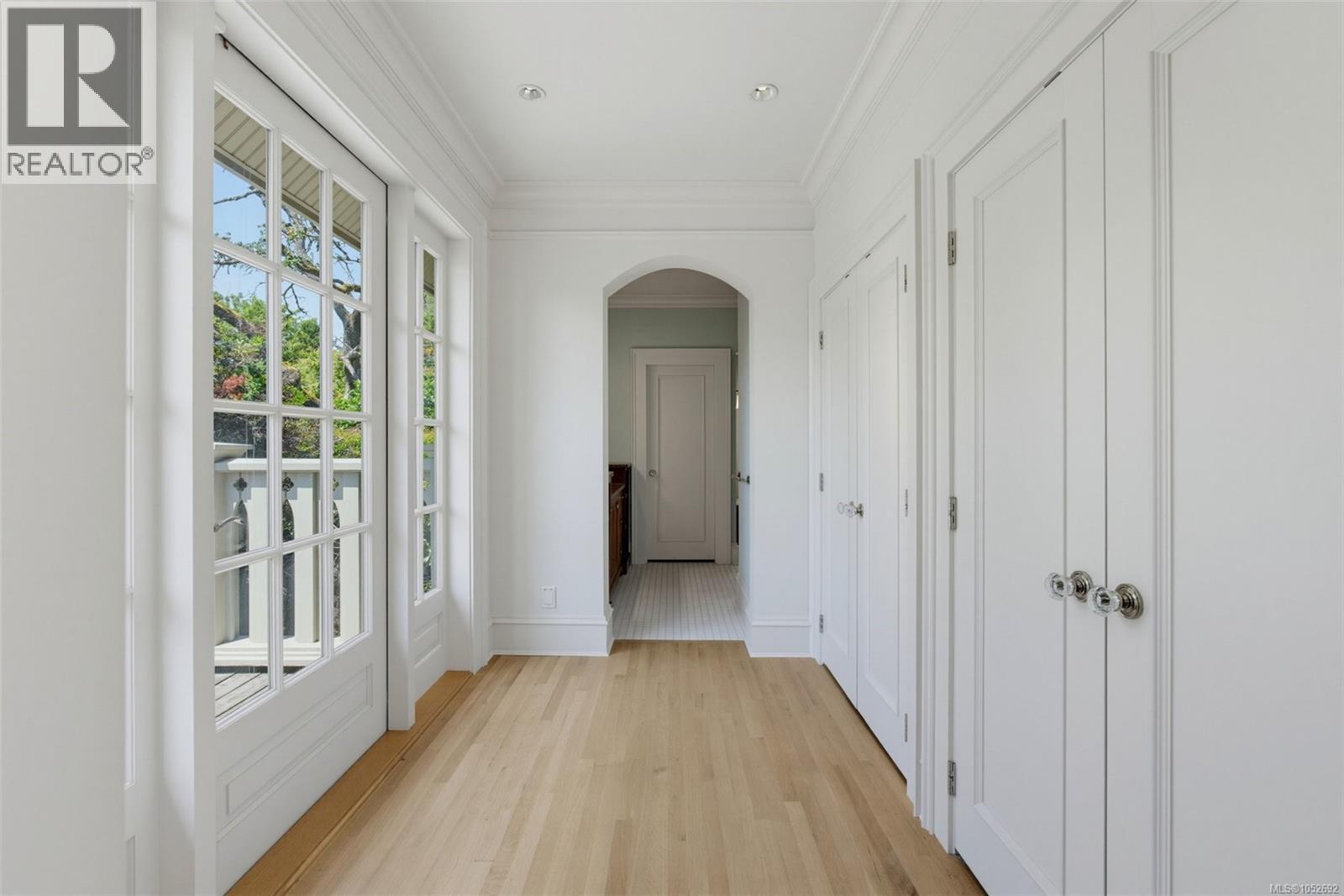 1568 Montgomery Ave - 34