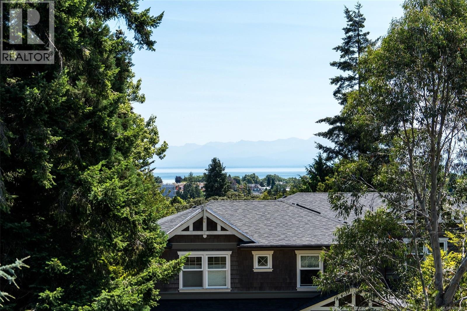  1568 Montgomery Avenue, Victoria