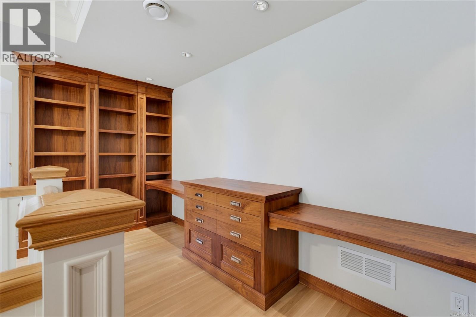  1568 Montgomery Avenue, Victoria