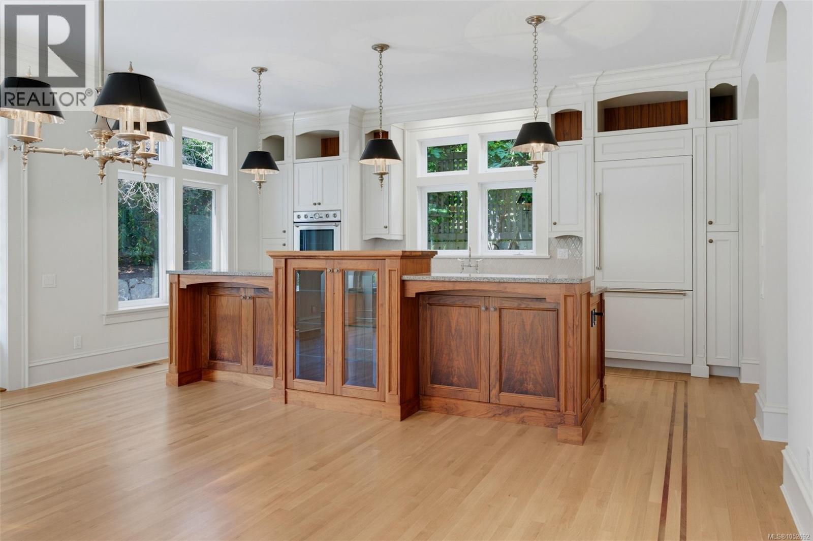  1568 Montgomery Avenue, Victoria