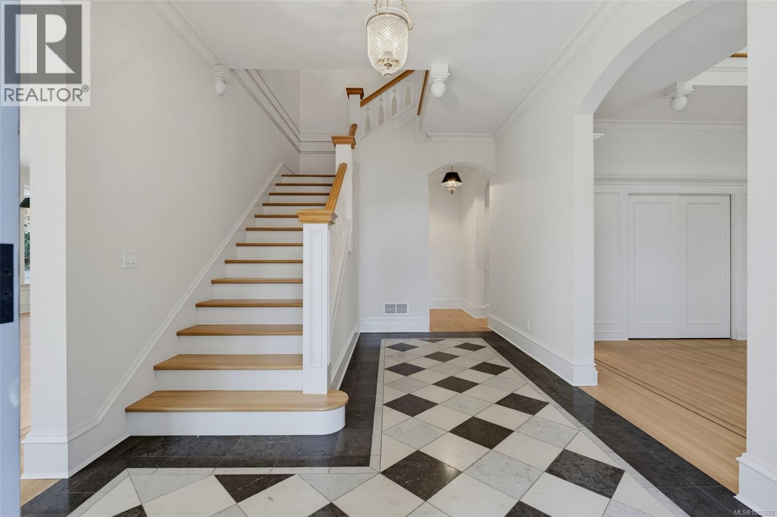  1568 Montgomery Avenue, Victoria