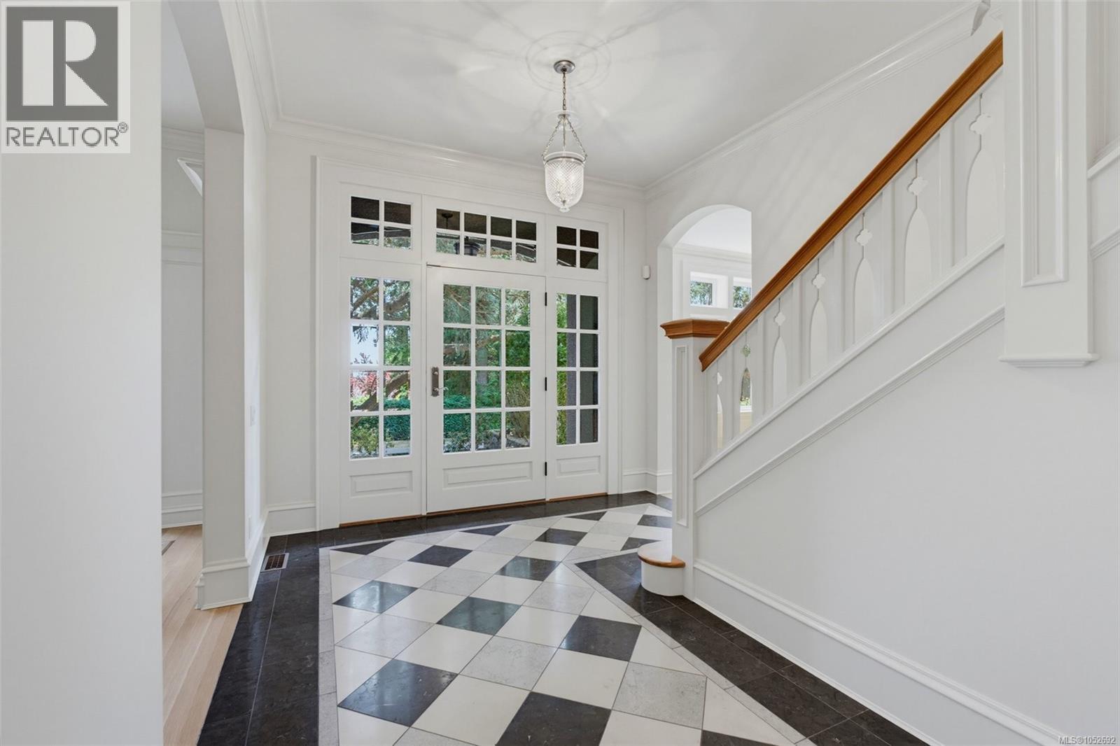 1568 Montgomery Ave - 5