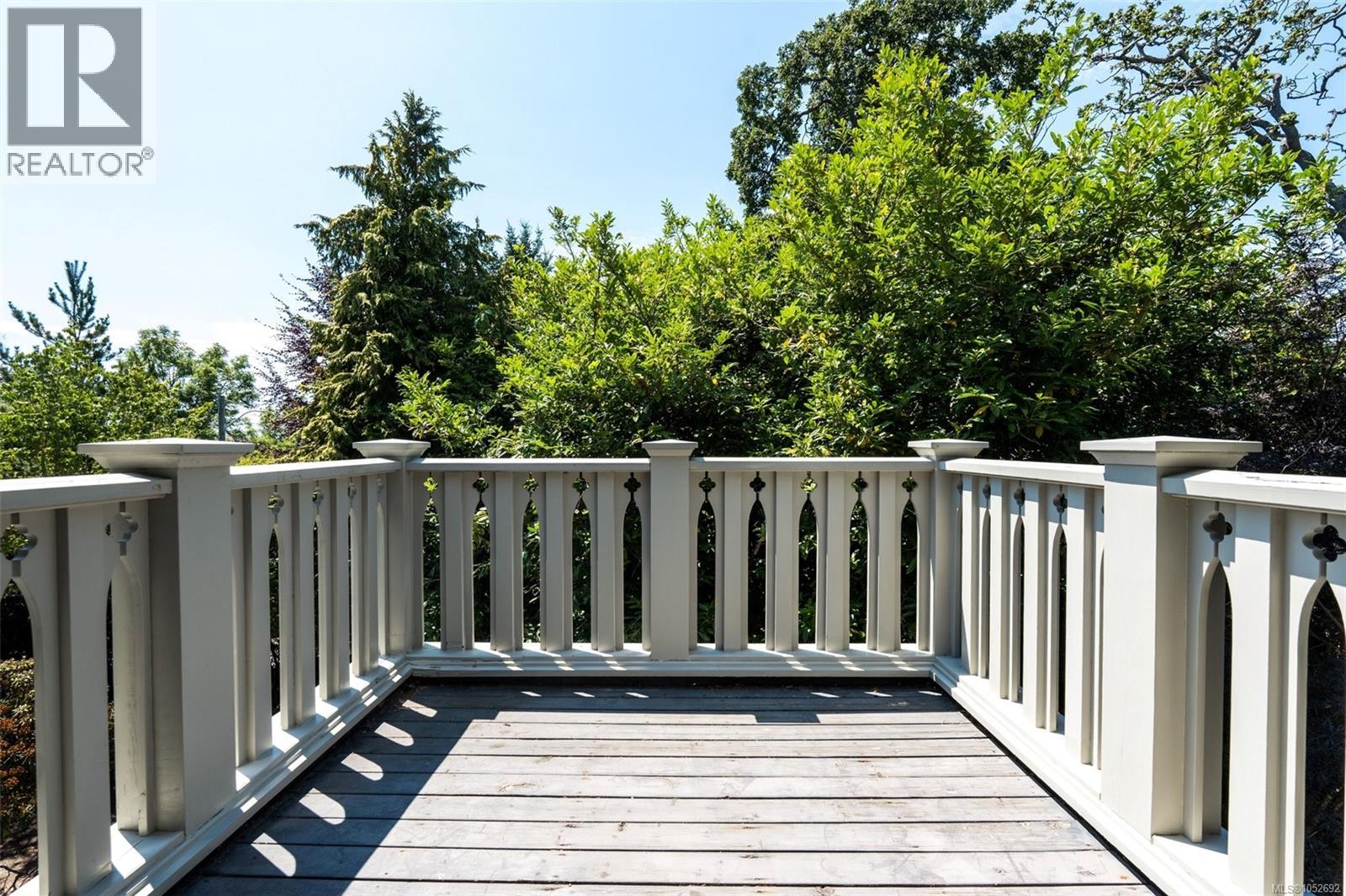  1568 Montgomery Avenue, Victoria